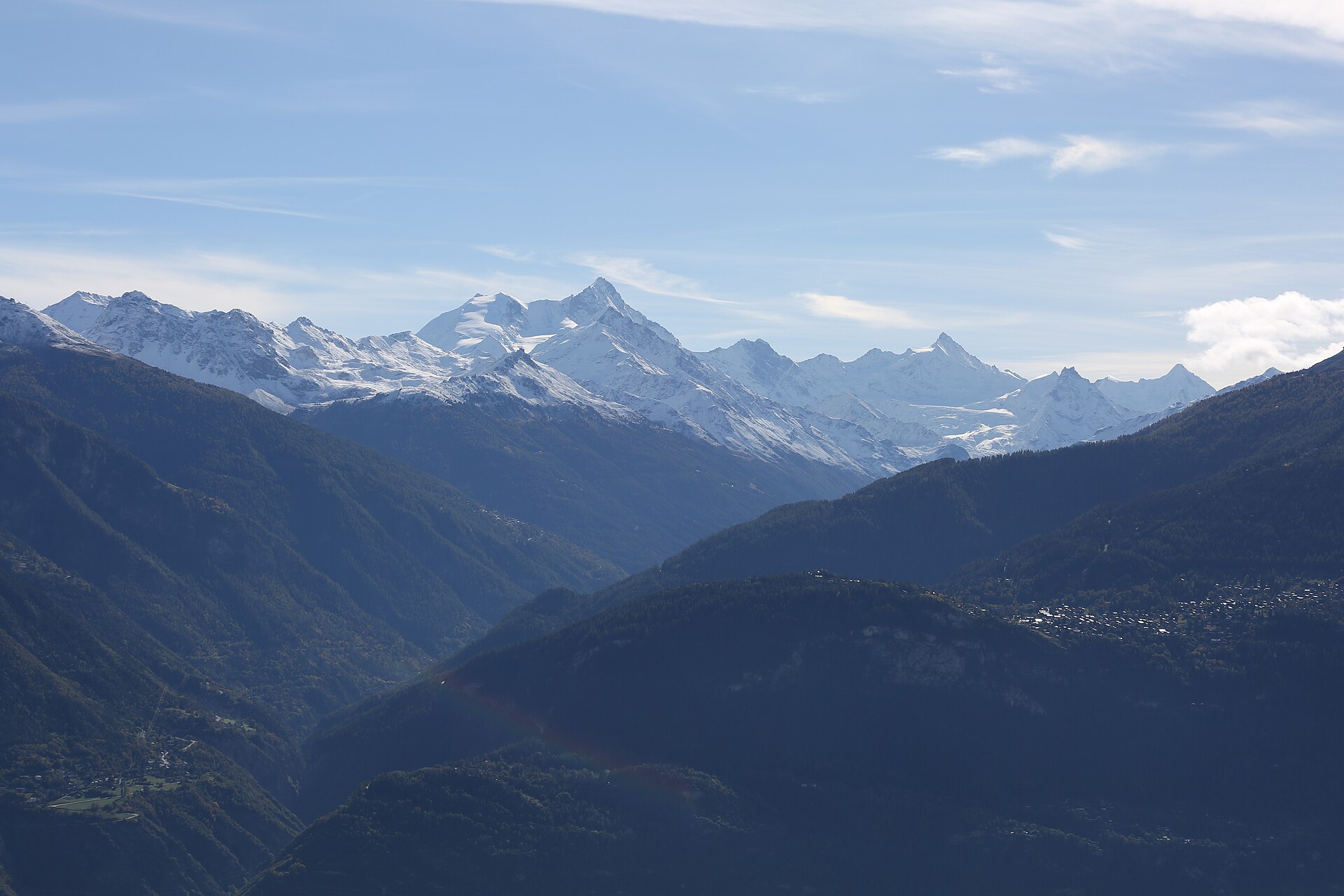 Sommets valaisans enneigés vus depuis Crans-Montana